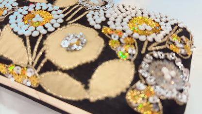 Elegant Golden Designer Clutch – A Touch of Luxe